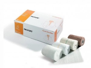 Multi-layer compression is considered to be superior compared to single layer bandages for venous ulcer treatment.  